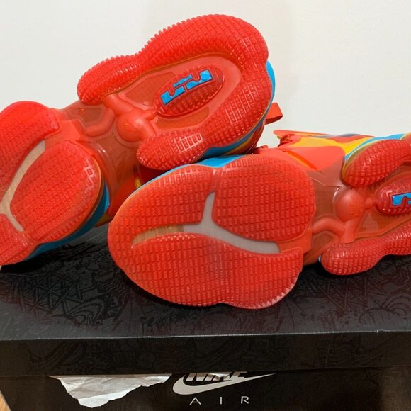 Lebron 19 'Space Jam' - Picture 4 of 5